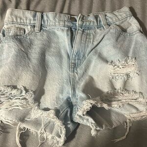 No Boundaries High Rise jean shorts 
Size:3